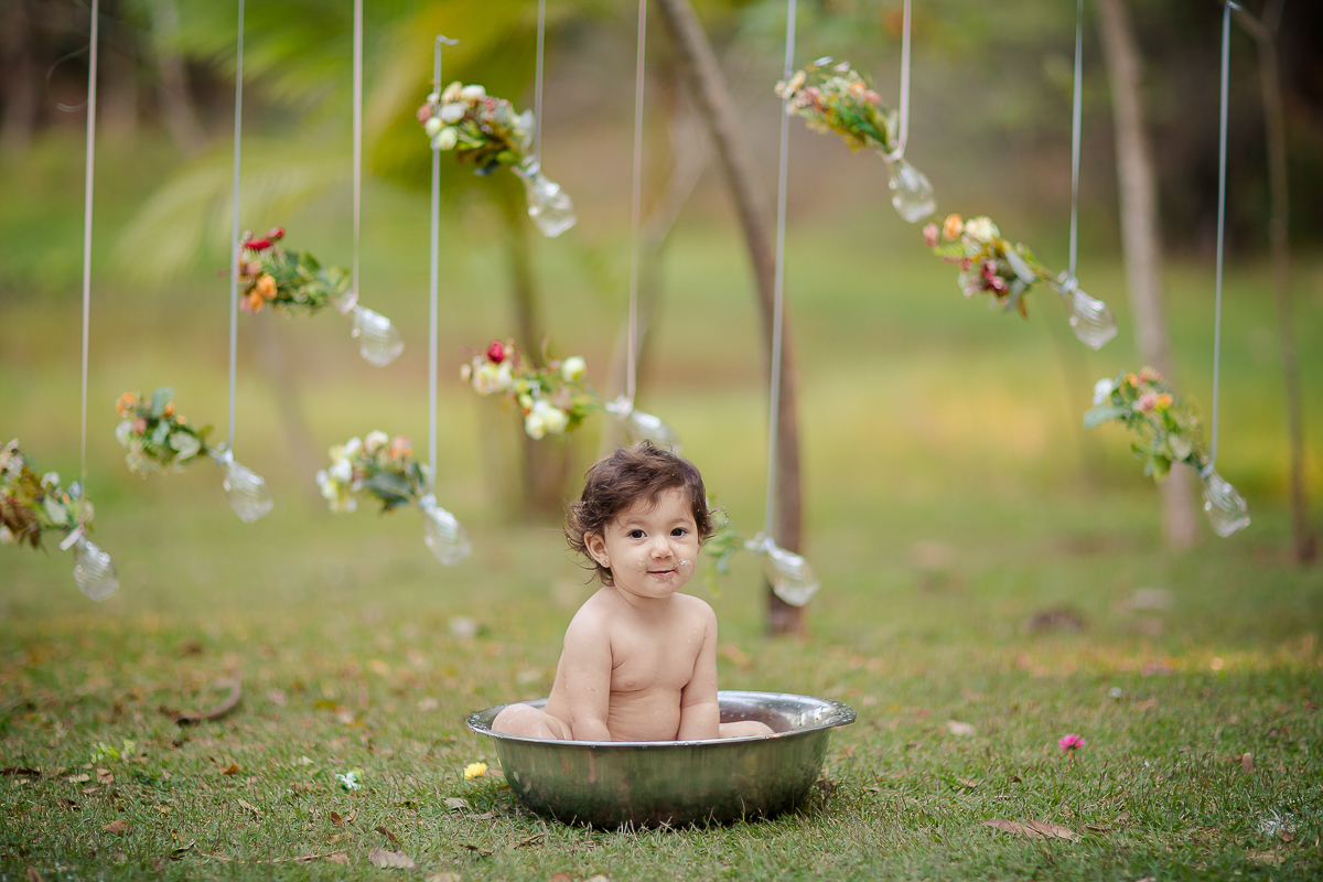 O Smash The Cake da Isabela foi lindo! Teve o tema de Jardim...

O Smash é um mix de ensaio família e a comemoração do primeiro aninho, onde cada clique registra as expressões mais fofas e gostosas da criança….

