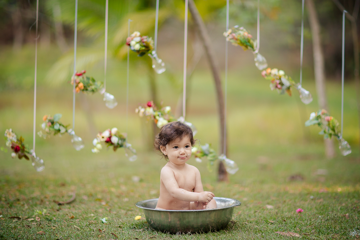 O Smash The Cake da Isabela foi lindo! Teve o tema de Jardim...

O Smash é um mix de ensaio família e a comemoração do primeiro aninho, onde cada clique registra as expressões mais fofas e gostosas da criança….

