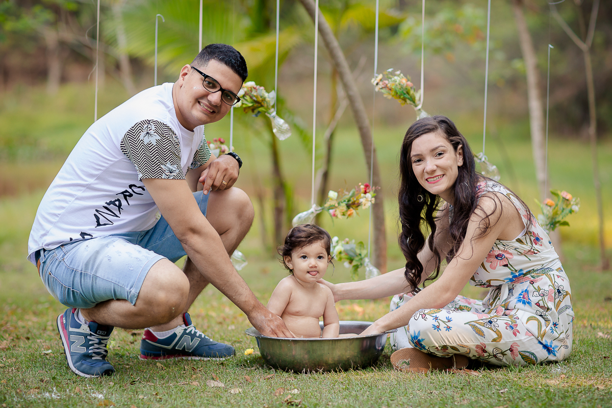 O Smash The Cake da Isabela foi lindo! Teve o tema de Jardim...

O Smash é um mix de ensaio família e a comemoração do primeiro aninho, onde cada clique registra as expressões mais fofas e gostosas da criança….

