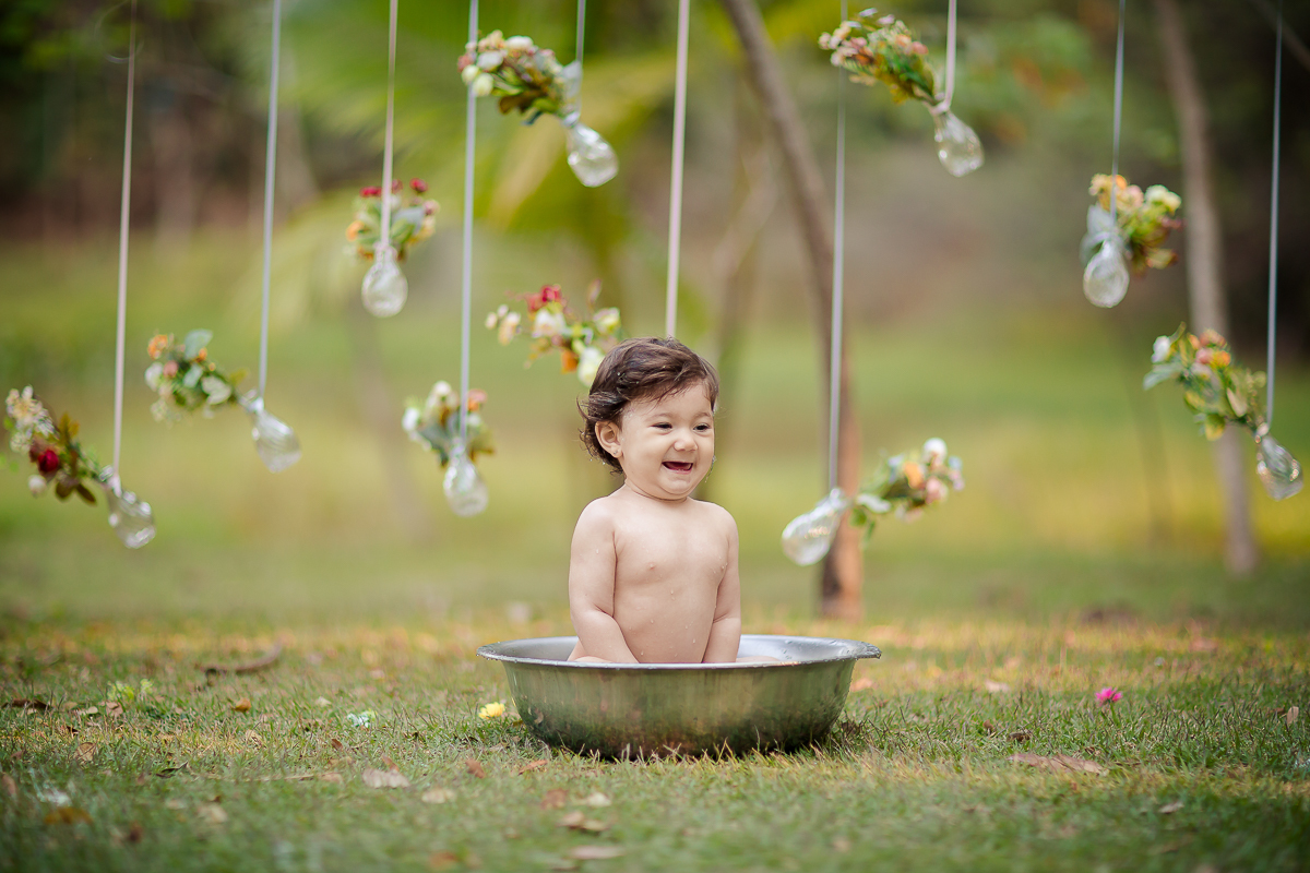 O Smash The Cake da Isabela foi lindo! Teve o tema de Jardim...

O Smash é um mix de ensaio família e a comemoração do primeiro aninho, onde cada clique registra as expressões mais fofas e gostosas da criança….

