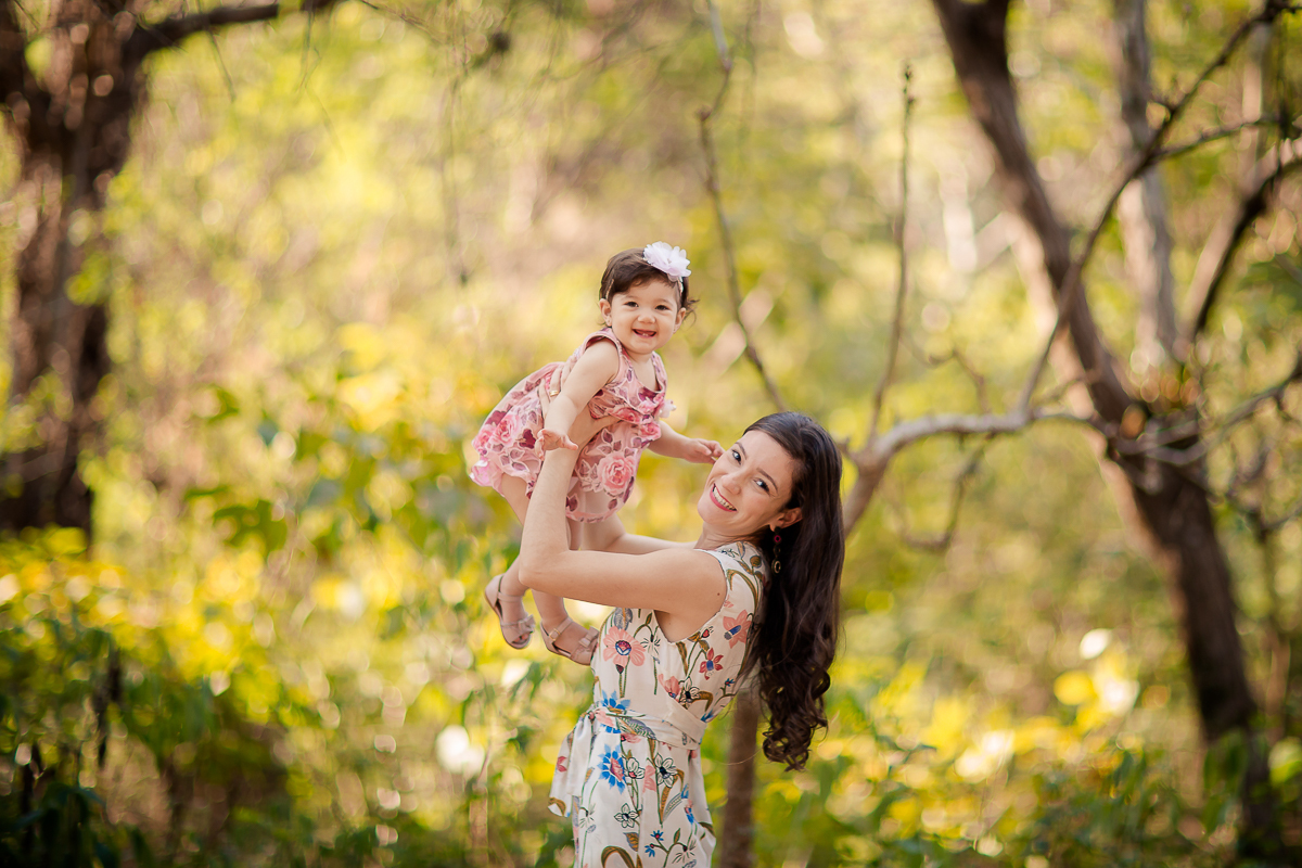O Smash The Cake da Isabela foi lindo! Teve o tema de Jardim...

O Smash é um mix de ensaio família e a comemoração do primeiro aninho, onde cada clique registra as expressões mais fofas e gostosas da criança….

