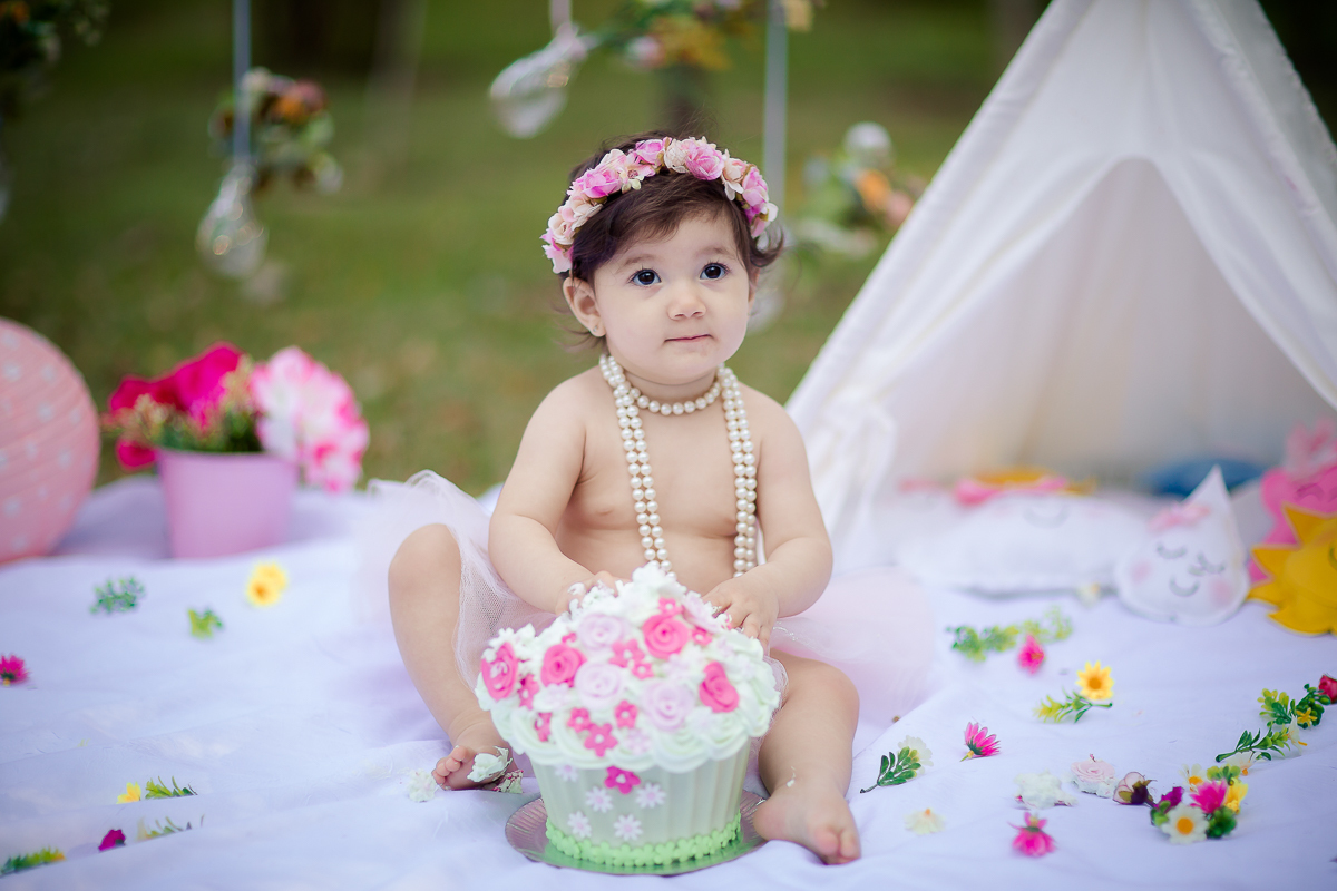 O Smash The Cake da Isabela foi lindo! Teve o tema de Jardim...

O Smash é um mix de ensaio família e a comemoração do primeiro aninho, onde cada clique registra as expressões mais fofas e gostosas da criança….

