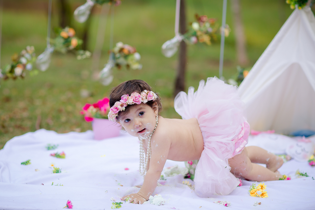 O Smash The Cake da Isabela foi lindo! Teve o tema de Jardim...

O Smash é um mix de ensaio família e a comemoração do primeiro aninho, onde cada clique registra as expressões mais fofas e gostosas da criança….

