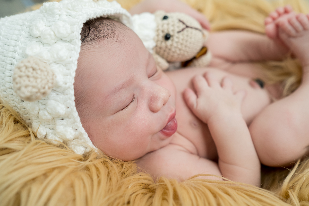 assim o pequeno Arthur entrou em nossas vidas: este bebê super fofo, que com todo seu charme com apenas 6 dias, fez todos se encantar com seu lindo Ensaio Newborn!

Eu fico olhando diversas vezes as fotos desses pequenos e fico admirada com tamanha beleza