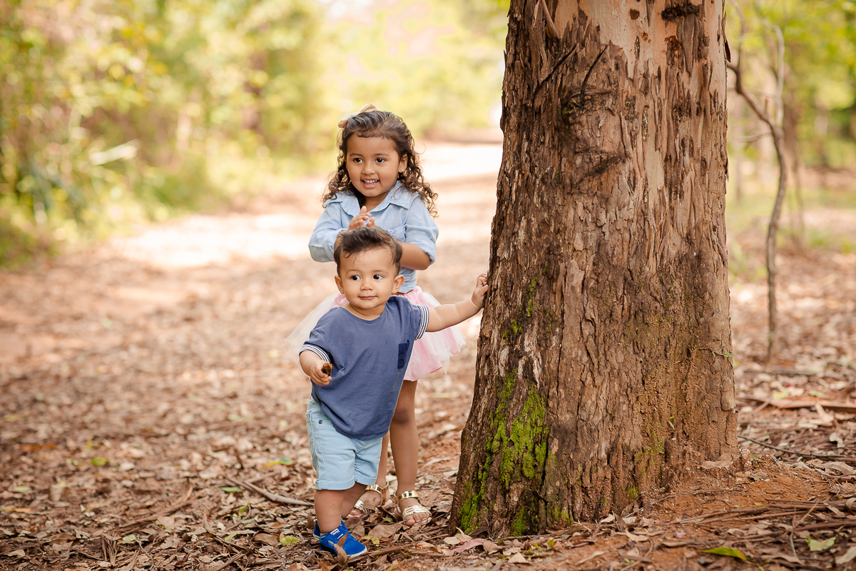 Primos irmãos da vida e do coração!!

A Duda e o Enrico são primos e se adoram...A sessão de 10 meses do Enrico foi inspirada no sucesso 