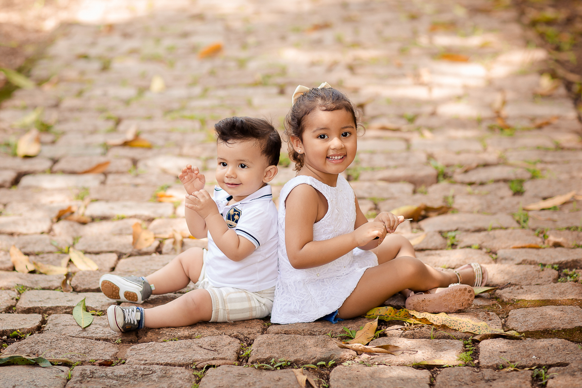 Primos irmãos da vida e do coração!!

A Duda e o Enrico são primos e se adoram...A sessão de 10 meses do Enrico foi inspirada no sucesso 
