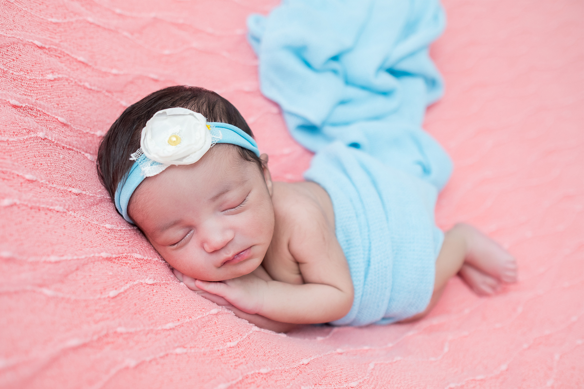 Rebeca é uma princesa… com seus 13 dias veio em nosso estúdio para sua sessão newborn...uma bebe calminha, charmosinha, fofa demais…

Essa fofura chegou para completar a vida dessa família e encher seus dias com muito mais amor.