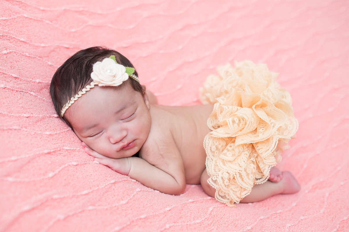 Rebeca é uma princesa… com seus 13 dias veio em nosso estúdio para sua sessão newborn...uma bebe calminha, charmosinha, fofa demais…

Essa fofura chegou para completar a vida dessa família e encher seus dias com muito mais amor.