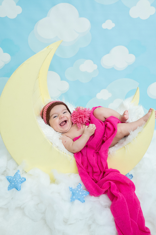 A Camile foi uma verdadeira fofura em seu ensaio de 3 meses

Ela é um princesinha linda...seus olhos são marcantes e vivos, cheios de curiosidade sobre o mundo ao seu redor.
Sorrisos gostosos fizeram parte da sua primeira sessão.