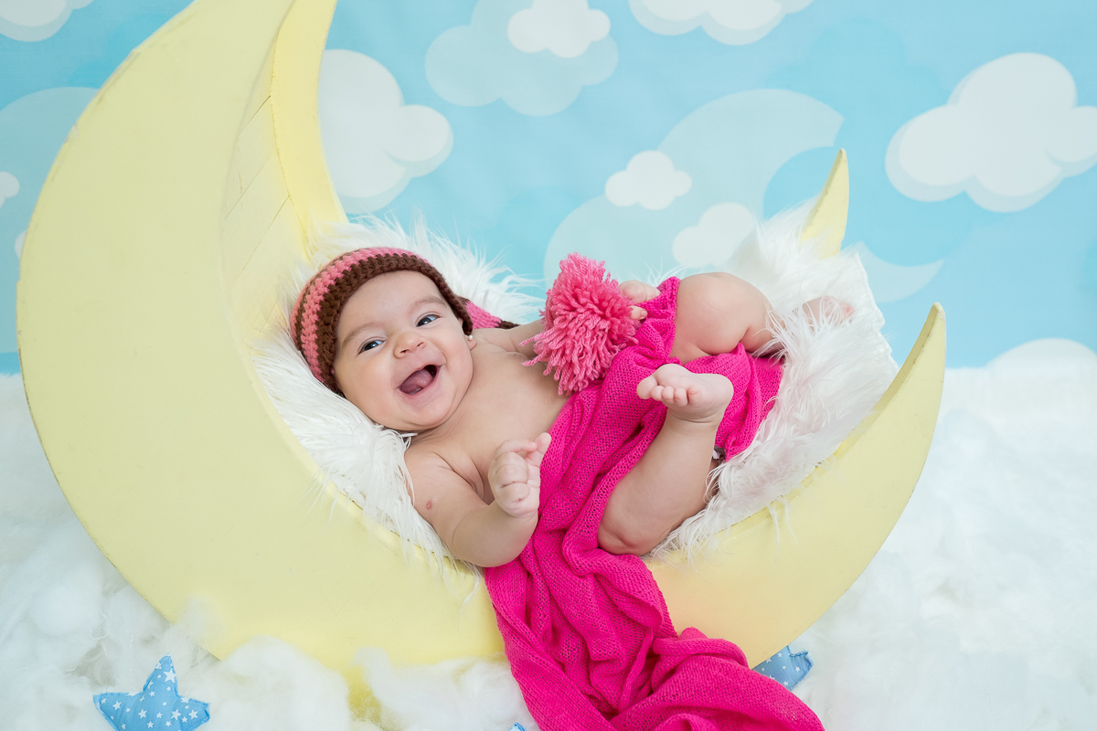 A Camile foi uma verdadeira fofura em seu ensaio de 3 meses

Ela é um princesinha linda...seus olhos são marcantes e vivos, cheios de curiosidade sobre o mundo ao seu redor.
Sorrisos gostosos fizeram parte da sua primeira sessão.