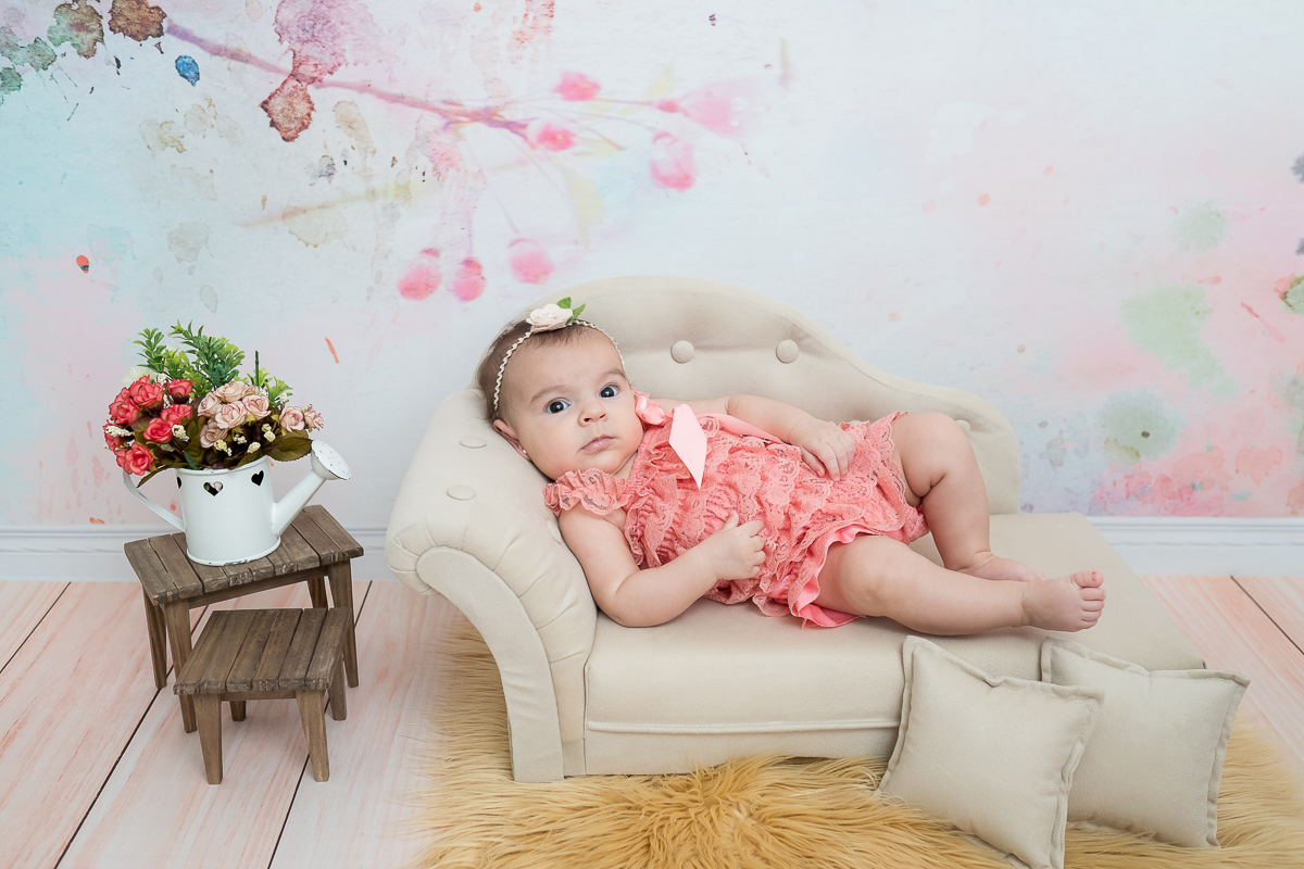 A Camile foi uma verdadeira fofura em seu ensaio de 3 meses

Ela é um princesinha linda...seus olhos são marcantes e vivos, cheios de curiosidade sobre o mundo ao seu redor.
Sorrisos gostosos fizeram parte da sua primeira sessão.