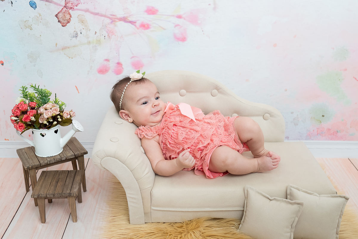 A Camile foi uma verdadeira fofura em seu ensaio de 3 meses

Ela é um princesinha linda...seus olhos são marcantes e vivos, cheios de curiosidade sobre o mundo ao seu redor.
Sorrisos gostosos fizeram parte da sua primeira sessão.