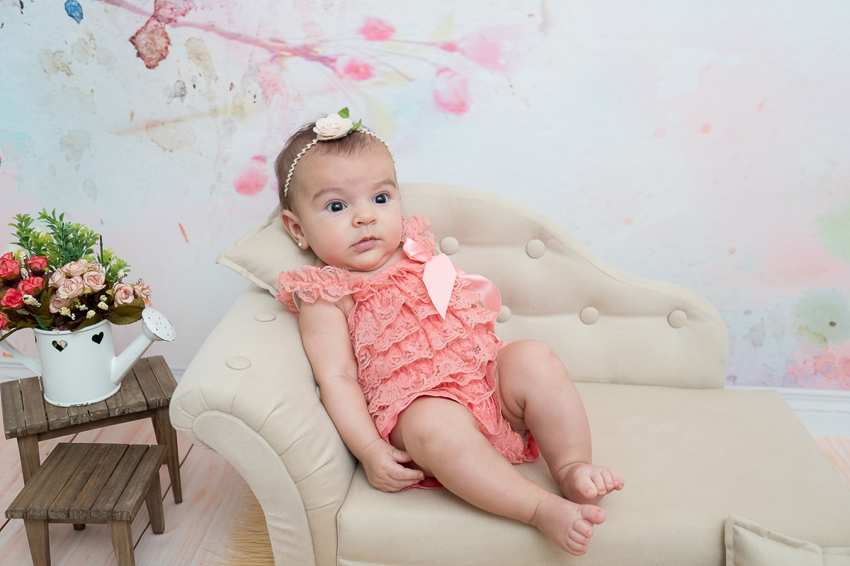 A Camile foi uma verdadeira fofura em seu ensaio de 3 meses

Ela é um princesinha linda...seus olhos são marcantes e vivos, cheios de curiosidade sobre o mundo ao seu redor.
Sorrisos gostosos fizeram parte da sua primeira sessão.