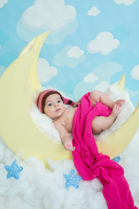 A Camile foi uma verdadeira fofura em seu ensaio de 3 meses

Ela é um princesinha linda...seus olhos são marcantes e vivos, cheios de curiosidade sobre o mundo ao seu redor.
Sorrisos gostosos fizeram parte da sua primeira sessão.