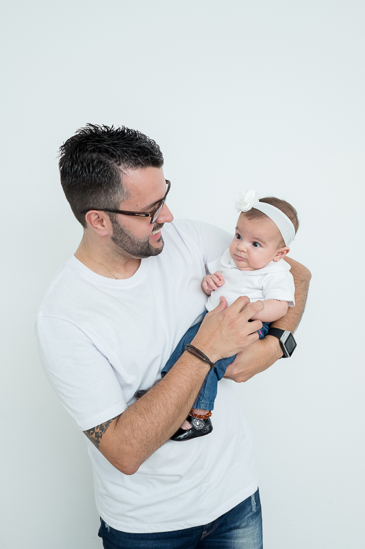 A Camile foi uma verdadeira fofura em seu ensaio de 3 meses

Ela é um princesinha linda...seus olhos são marcantes e vivos, cheios de curiosidade sobre o mundo ao seu redor.
Sorrisos gostosos fizeram parte da sua primeira sessão.