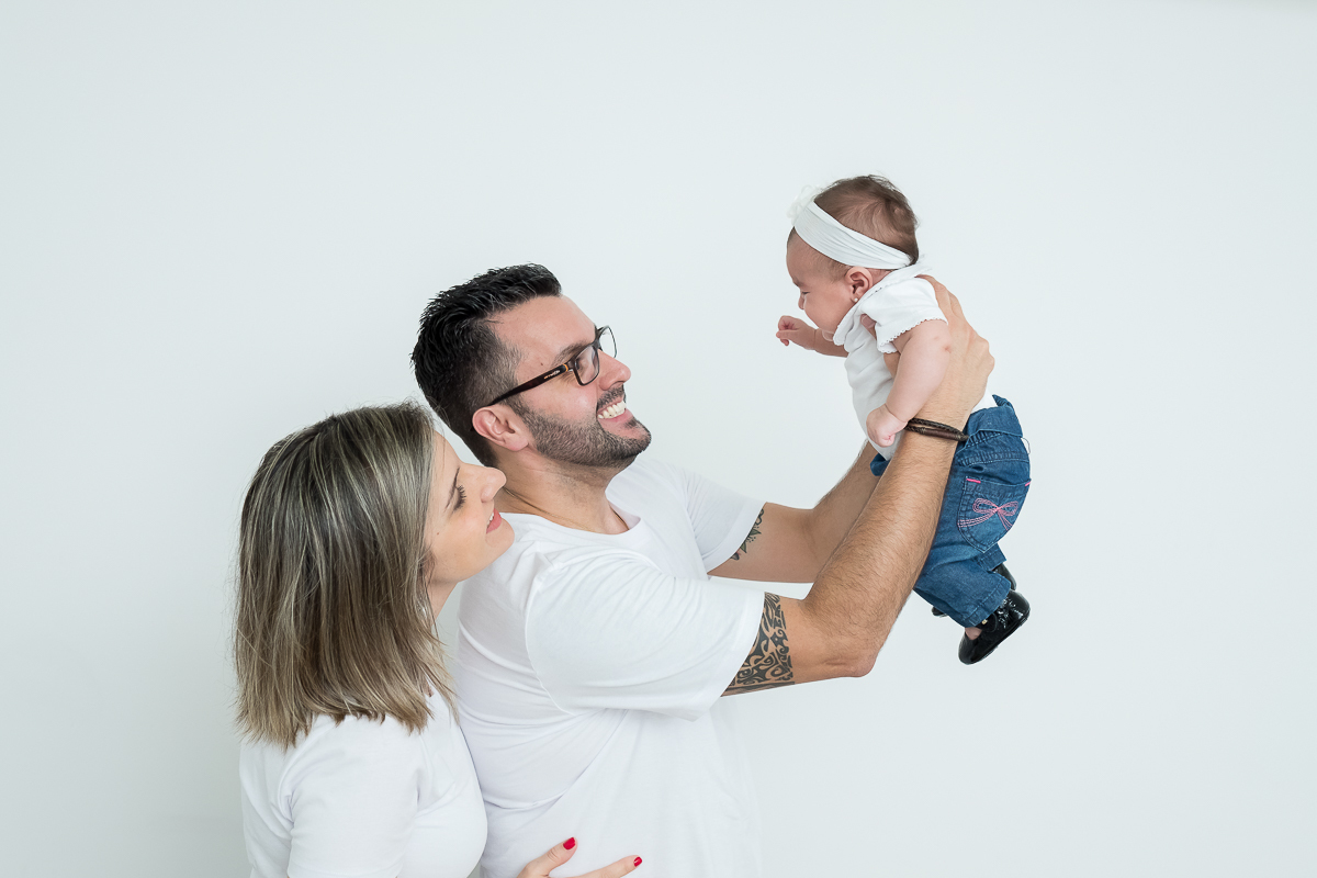 A Camile foi uma verdadeira fofura em seu ensaio de 3 meses

Ela é um princesinha linda...seus olhos são marcantes e vivos, cheios de curiosidade sobre o mundo ao seu redor.
Sorrisos gostosos fizeram parte da sua primeira sessão.