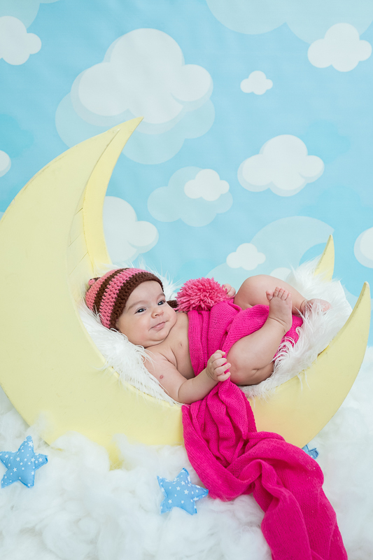 A Camile foi uma verdadeira fofura em seu ensaio de 3 meses

Ela é um princesinha linda...seus olhos são marcantes e vivos, cheios de curiosidade sobre o mundo ao seu redor.
Sorrisos gostosos fizeram parte da sua primeira sessão.