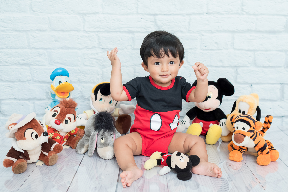 Cada sessão fotográfica do Diogo é uma surpresa. Dessa vez, ele veio de Mickey Impossível não amar, não acham?