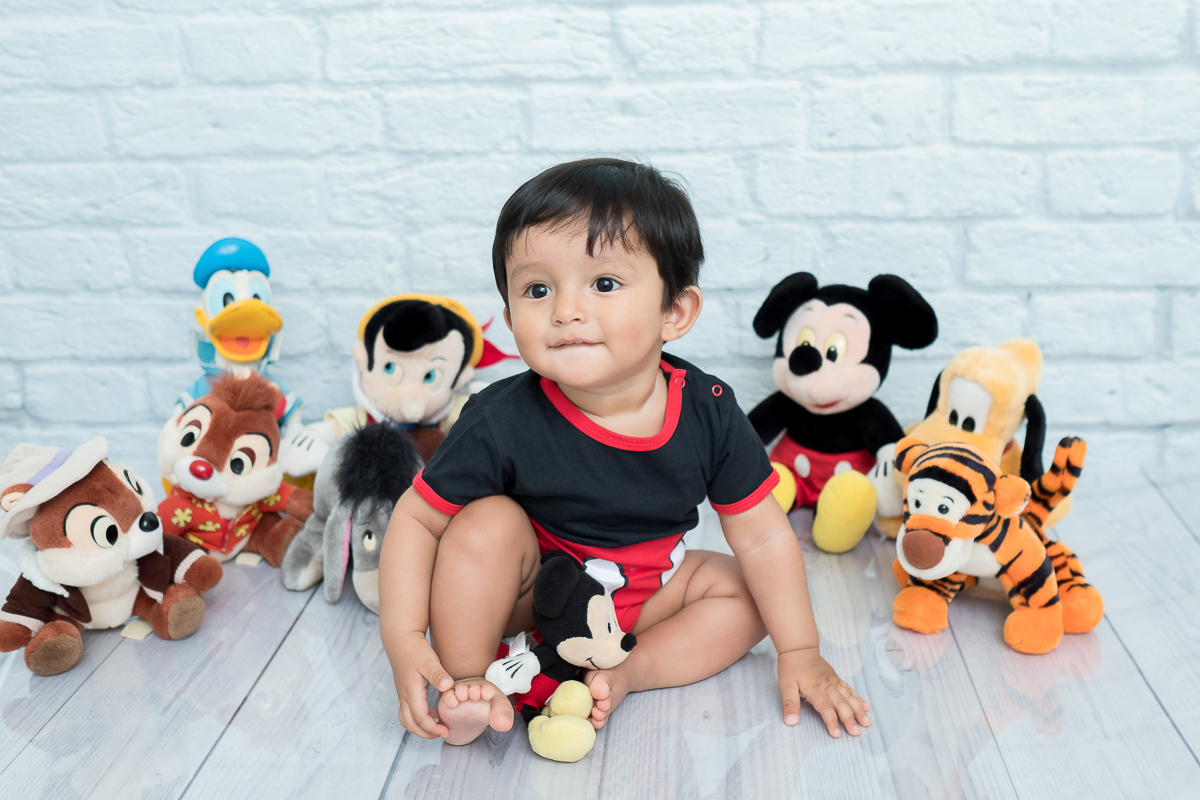 Cada sessão fotográfica do Diogo é uma surpresa. Dessa vez, ele veio de Mickey Impossível não amar, não acham?