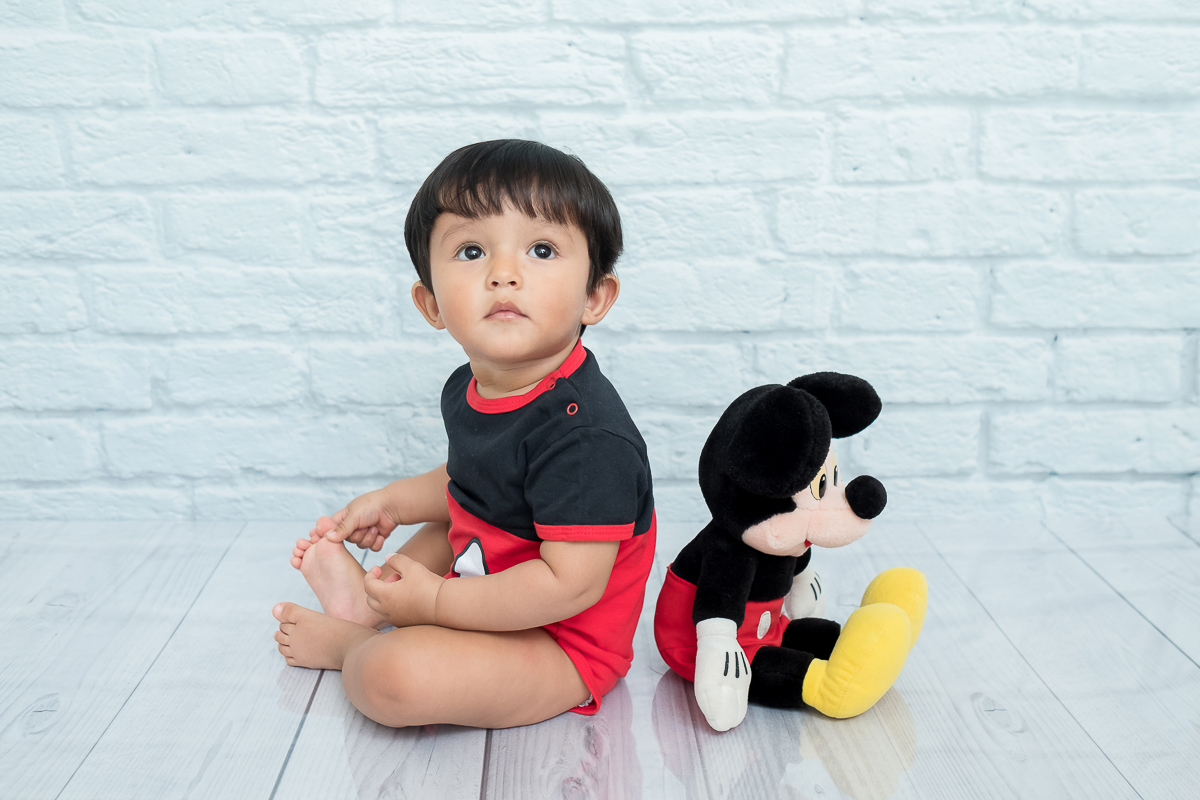 Cada sessão fotográfica do Diogo é uma surpresa. Dessa vez, ele veio de Mickey Impossível não amar, não acham?