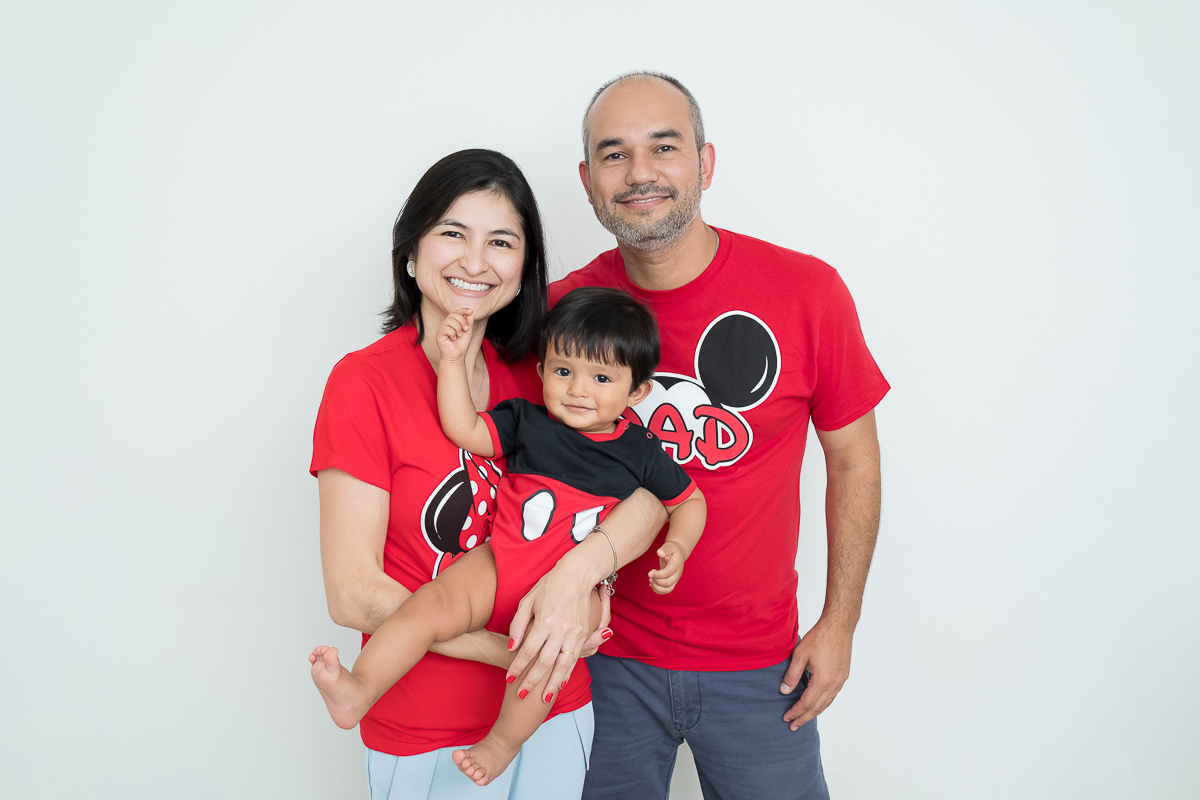 Cada sessão fotográfica do Diogo é uma surpresa. Dessa vez, ele veio de Mickey Impossível não amar, não acham?