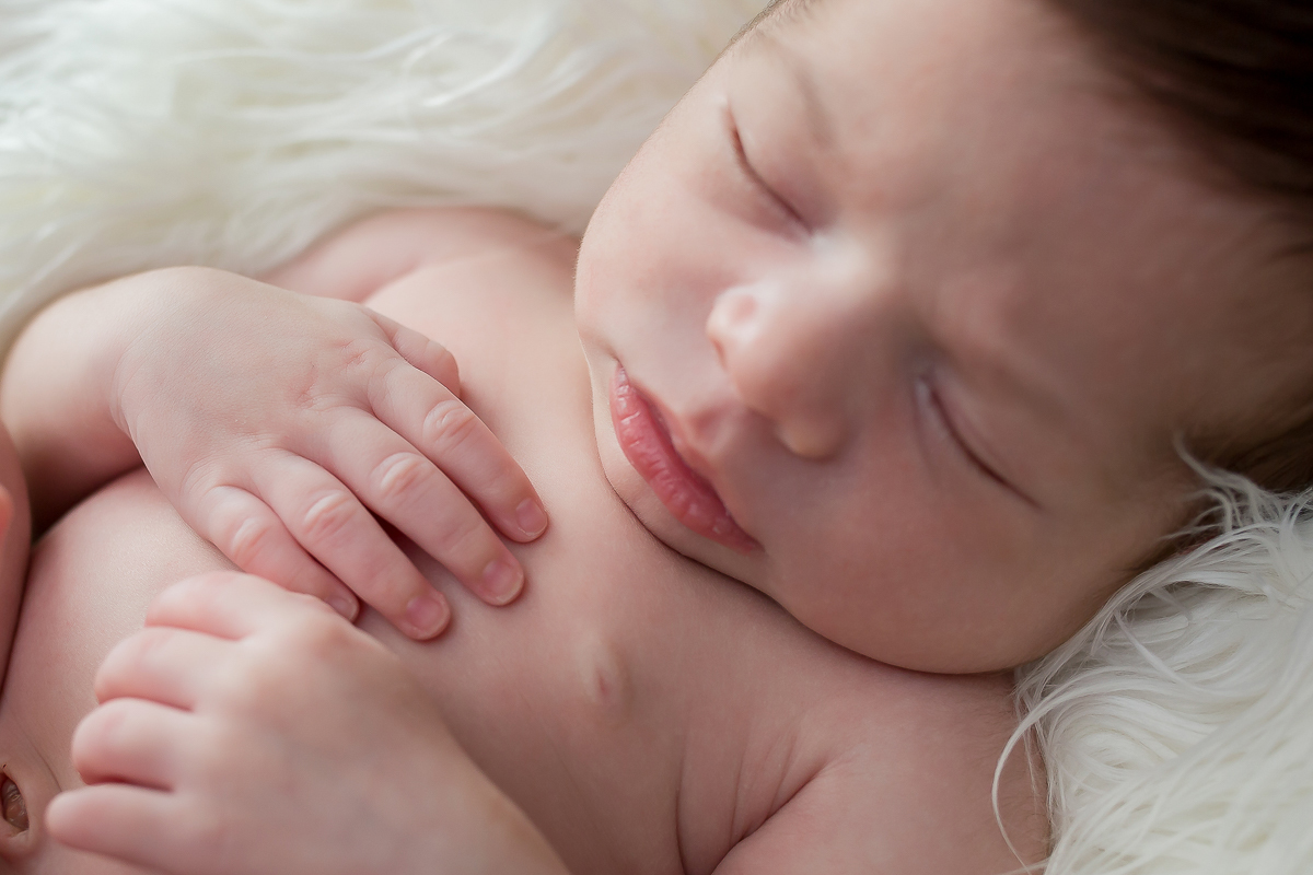 Chegamos para nosso ensaio Newborn, e encontramos um bebe super ultra fofo <3 

Explosão de gostosura e beleza… Rafael simplesmente arrasou no seu primeiro ensaio

Mamãe Julia e papai Éwerton estão completamente apaixonados pelo novo príncipe da casa… 