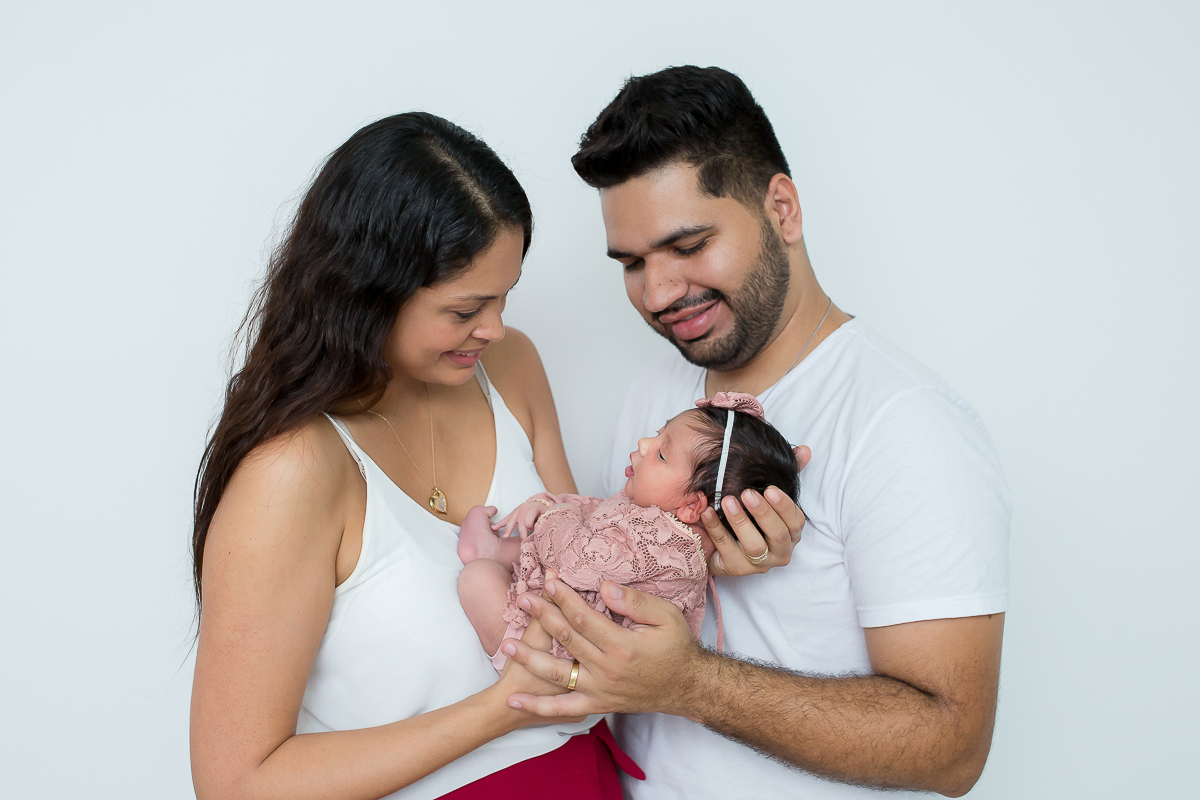 E chegou a vez da Alice aparecer por aqui com seu ensaio newborn, com 15 dias de vida!! Não é pura perfeição?
Amo fotografar os recém-nascidos de forma bem natural, cada bebê é único e tem suas características bem marcadas nas fotos!