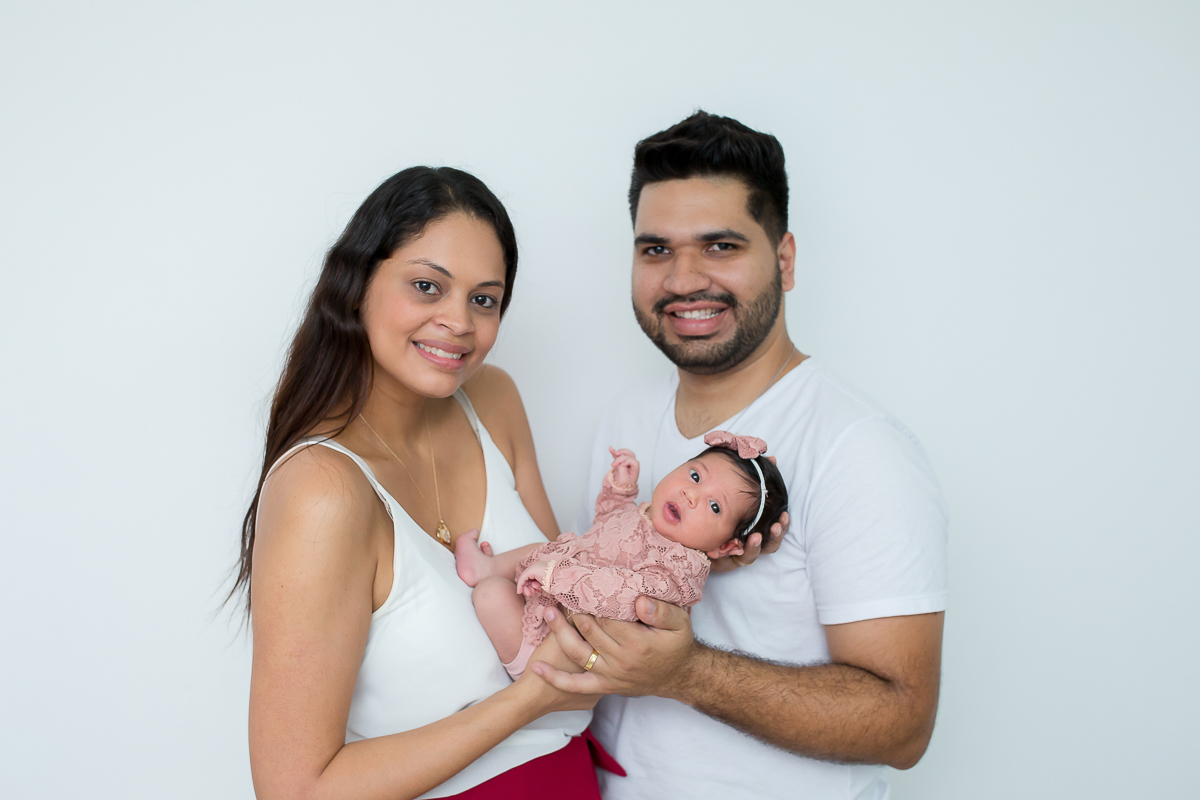 E chegou a vez da Alice aparecer por aqui com seu ensaio newborn, com 15 dias de vida!! Não é pura perfeição?
Amo fotografar os recém-nascidos de forma bem natural, cada bebê é único e tem suas características bem marcadas nas fotos!