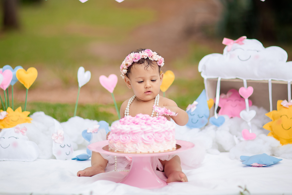 Manuella completou um aninho e para  comemorar teve uma sessão deliciosa de smash the cake!! 