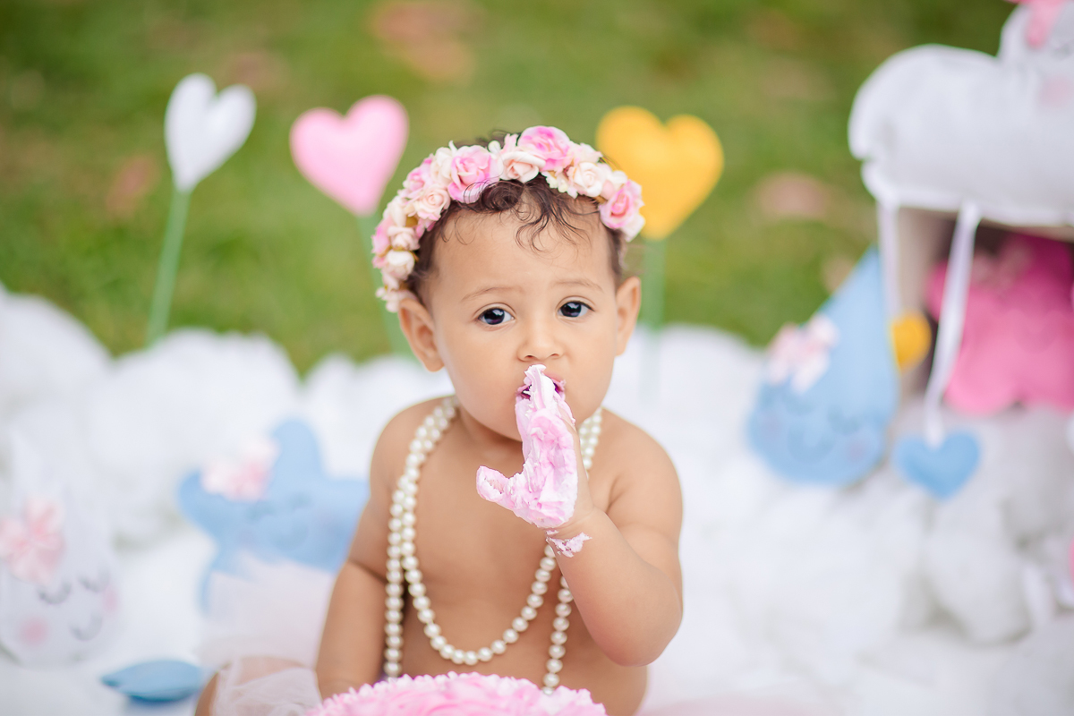 Manuella completou um aninho e para  comemorar teve uma sessão deliciosa de smash the cake!! 