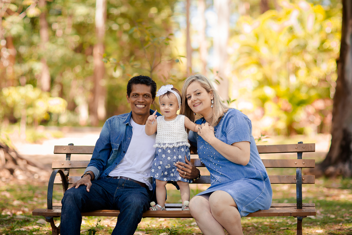 A Elisa ama frutas, e então bolamos junto com a mamãe Lays o smash the fruit....montamos um cenário com as frutas favoritas da pequena, 
Neste ensaio ela pode aproveitar suas frutinhas favoritas e também experimentar novos sabores, essa sessão é uma delia