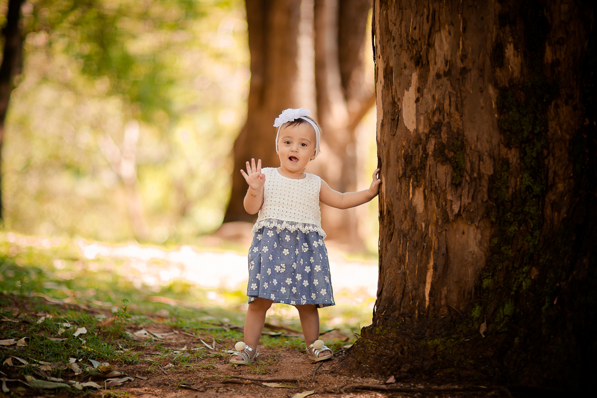 A Elisa ama frutas, e então bolamos junto com a mamãe Lays o smash the fruit....montamos um cenário com as frutas favoritas da pequena, 
Neste ensaio ela pode aproveitar suas frutinhas favoritas e também experimentar novos sabores, essa sessão é uma delia