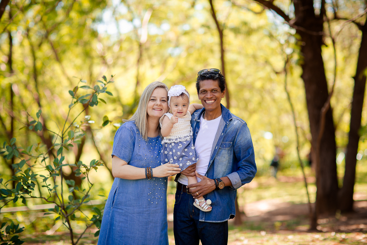A Elisa ama frutas, e então bolamos junto com a mamãe Lays o smash the fruit....montamos um cenário com as frutas favoritas da pequena, 
Neste ensaio ela pode aproveitar suas frutinhas favoritas e também experimentar novos sabores, essa sessão é uma delia