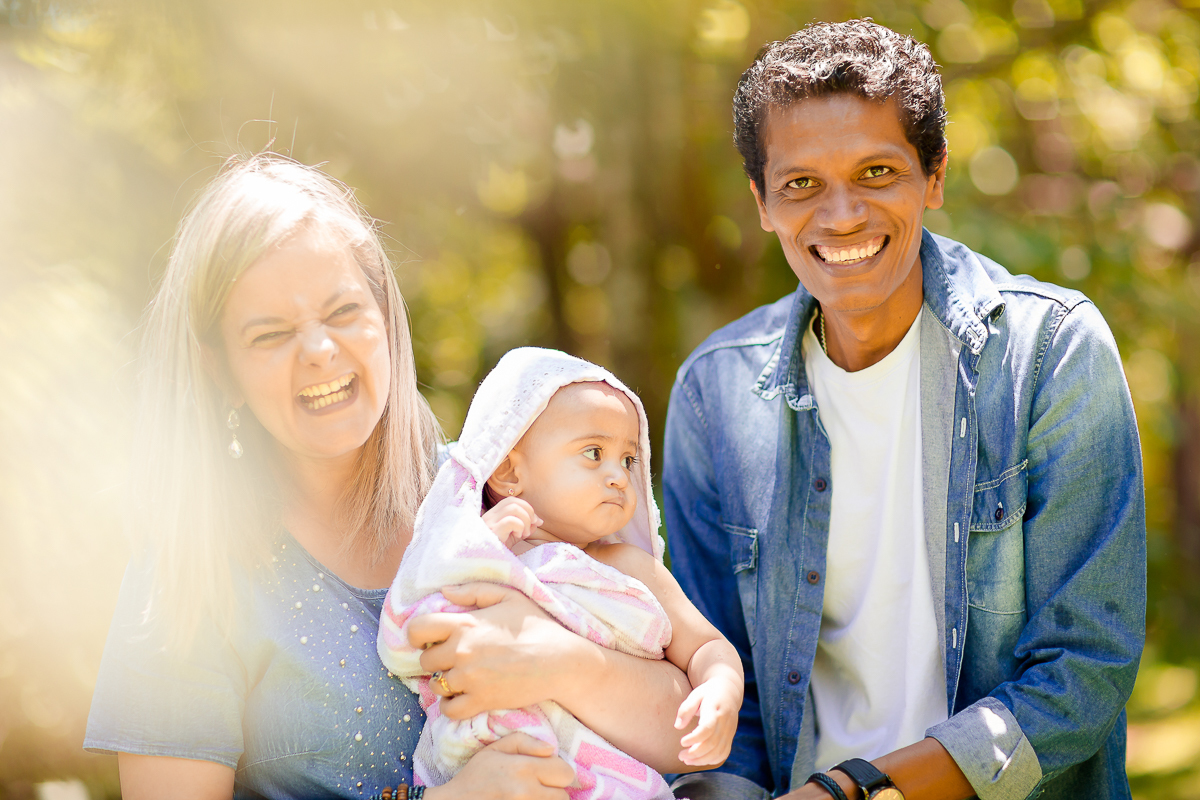 A Elisa ama frutas, e então bolamos junto com a mamãe Lays o smash the fruit....montamos um cenário com as frutas favoritas da pequena, 
Neste ensaio ela pode aproveitar suas frutinhas favoritas e também experimentar novos sabores, essa sessão é uma delia
