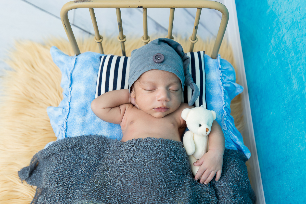 Imagina um ensaio newborn de um bebê super fofo. Agora imagina um recém-nascido super tranquilo. 

Pronto, essa fofura é o Henry Lucas, fotografado com 16 dias de vida . Uma gostosura de ensaio newborn!! 

 É muita fofura num só bebê não é mesmo? 