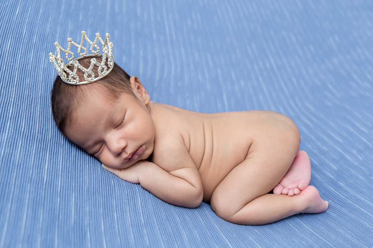 Imagina um ensaio newborn de um bebê super fofo. Agora imagina um recém-nascido super tranquilo. 

Pronto, essa fofura é o Henry Lucas, fotografado com 16 dias de vida . Uma gostosura de ensaio newborn!! 

 É muita fofura num só bebê não é mesmo? 
