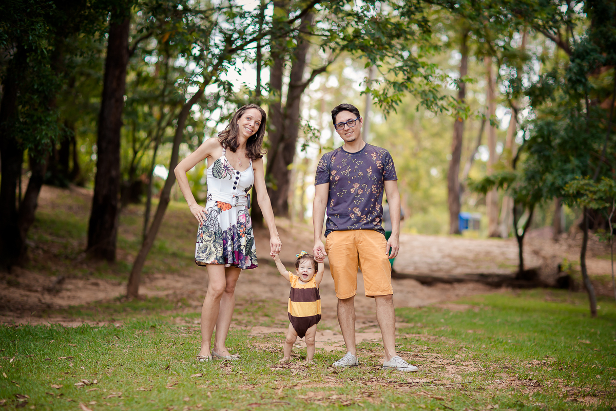 Muitos sorrisos e muita gostosura, A doce Mel se divertiu e se lambuzou com seu Papai e sua Mamãe, que família linda!