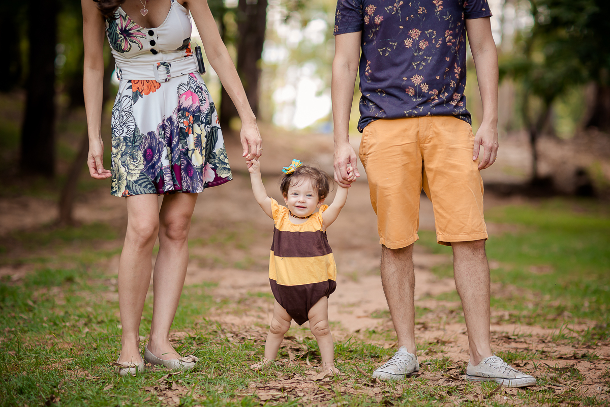 Muitos sorrisos e muita gostosura, A doce Mel se divertiu e se lambuzou com seu Papai e sua Mamãe, que família linda!