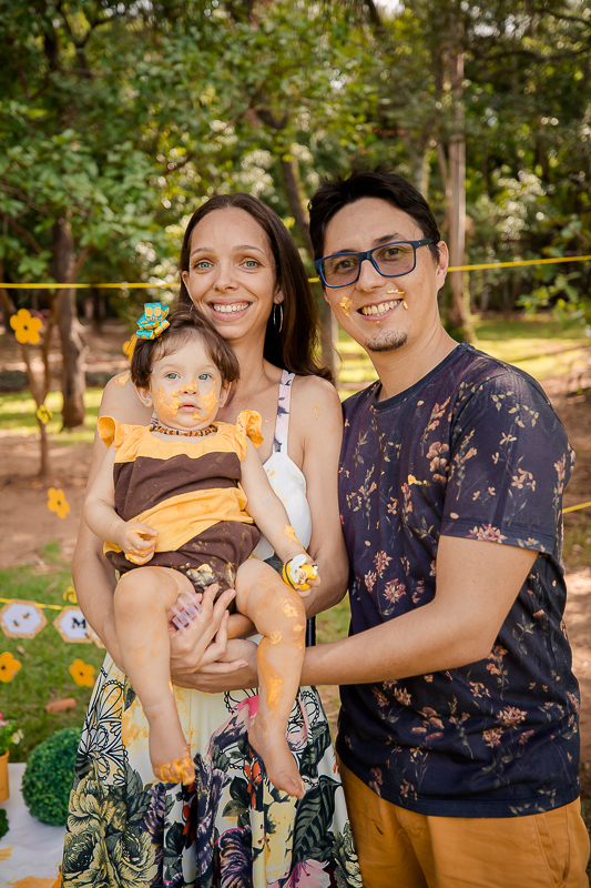 Muitos sorrisos e muita gostosura, A doce Mel se divertiu e se lambuzou com seu Papai e sua Mamãe, que família linda!