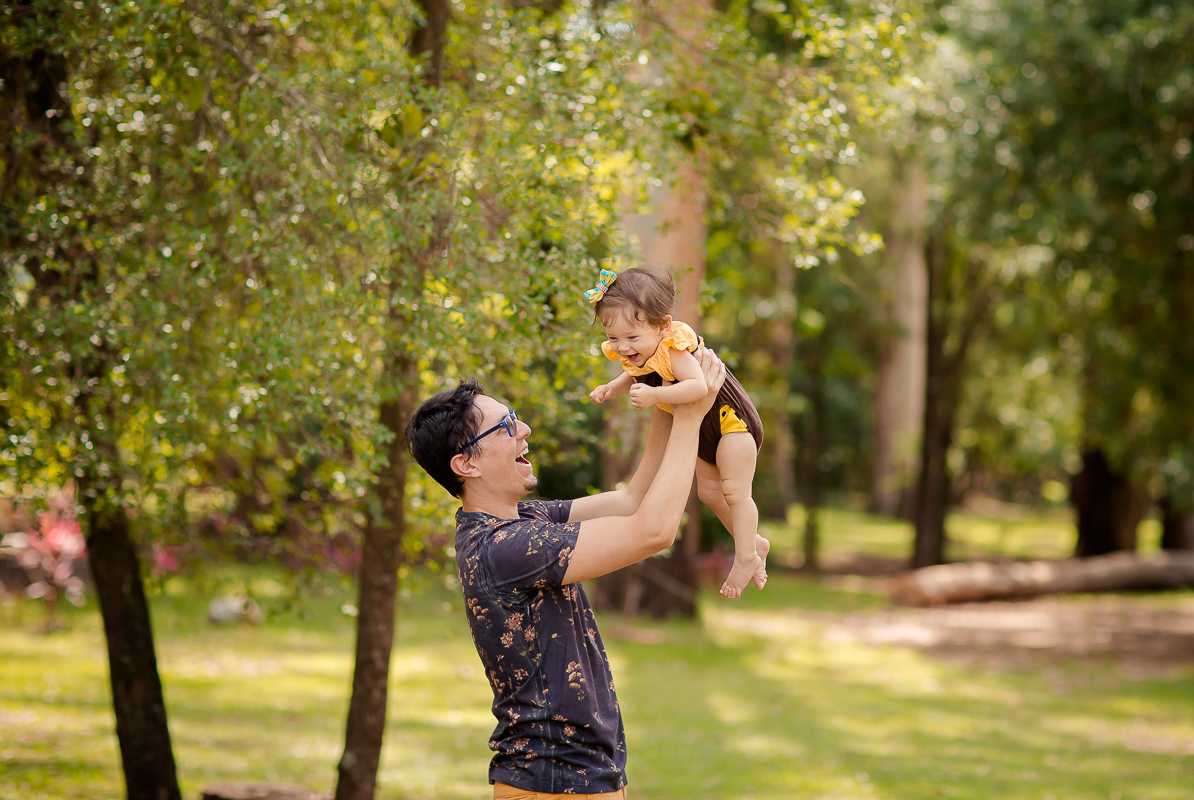 Muitos sorrisos e muita gostosura, A doce Mel se divertiu e se lambuzou com seu Papai e sua Mamãe, que família linda!
