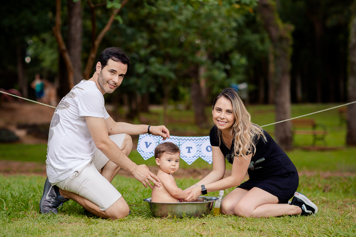 Humm, quantas frutinhas gostosas!!!

Vitor é um bebê mega fofo que curtiu muito todas as frutinhas do seu smash <3

E depois se divertiu em um delicioso banho de bacia...