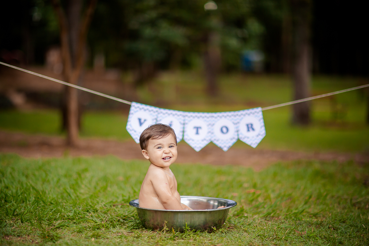 Humm, quantas frutinhas gostosas!!!

Vitor é um bebê mega fofo que curtiu muito todas as frutinhas do seu smash <3

E depois se divertiu em um delicioso banho de bacia...