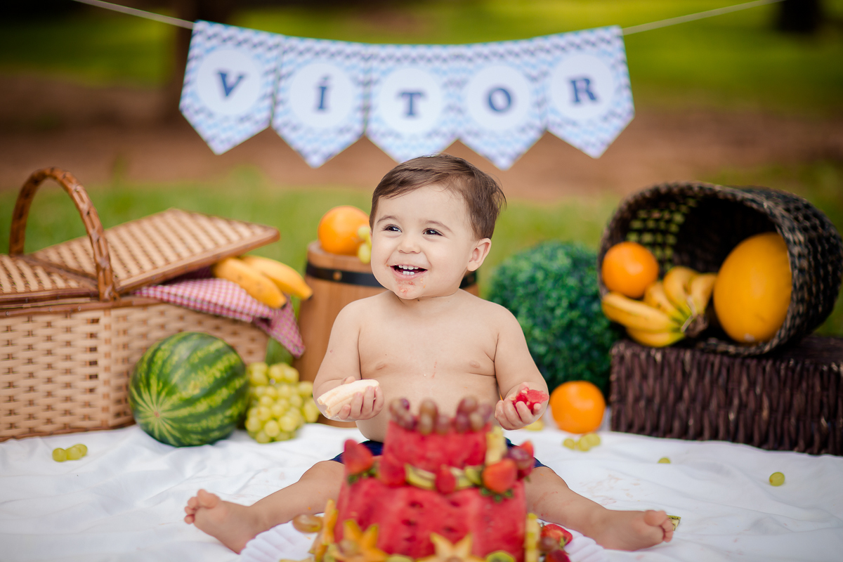 Humm, quantas frutinhas gostosas!!!

Vitor é um bebê mega fofo que curtiu muito todas as frutinhas do seu smash <3

E depois se divertiu em um delicioso banho de bacia...