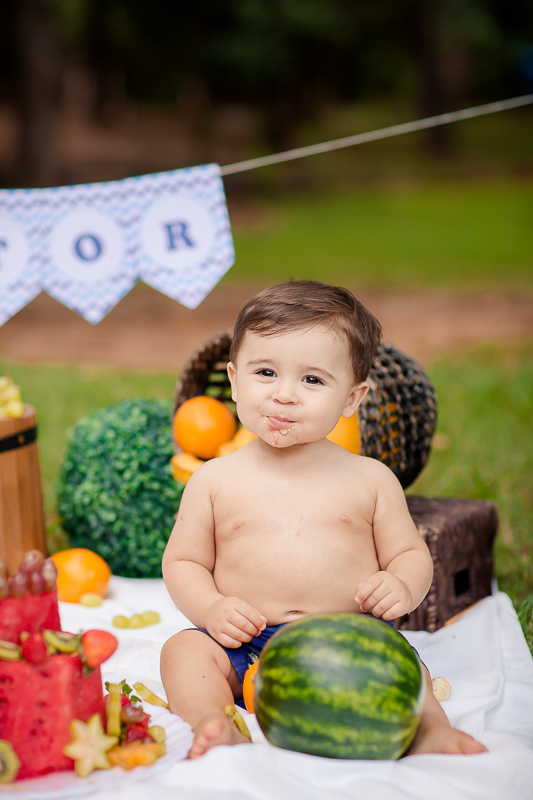 Humm, quantas frutinhas gostosas!!!

Vitor é um bebê mega fofo que curtiu muito todas as frutinhas do seu smash <3

E depois se divertiu em um delicioso banho de bacia...