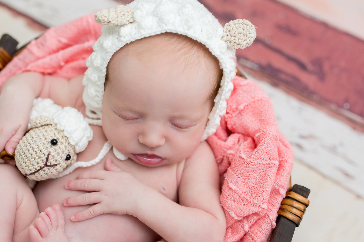 O ensaio newborn da Isabela foi leve e natural...Um momento único registrado com muito amor,  para que quando a Isa crescer ela possa olhar para estas fotos e reconheça sua beleza absoluta. Linda e ao mesmo tempo tão singela <3 