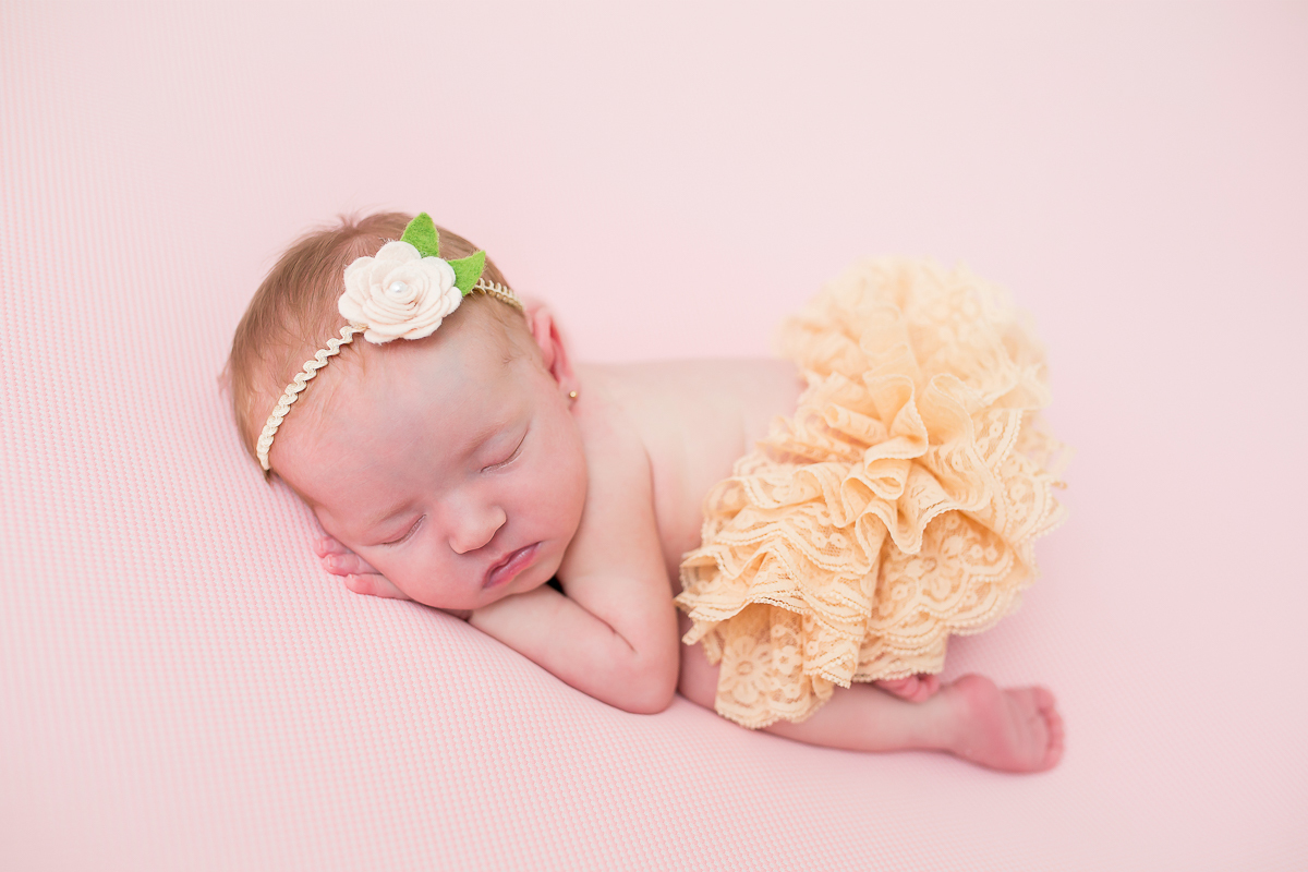 O ensaio newborn da Isabela foi leve e natural...Um momento único registrado com muito amor,  para que quando a Isa crescer ela possa olhar para estas fotos e reconheça sua beleza absoluta. Linda e ao mesmo tempo tão singela <3 