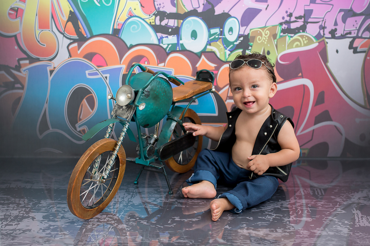 Sorridente e fotogênico o pequeno Eduardo e sua família comemoravam seus 11 meses com mais uma sessão de fotos! 