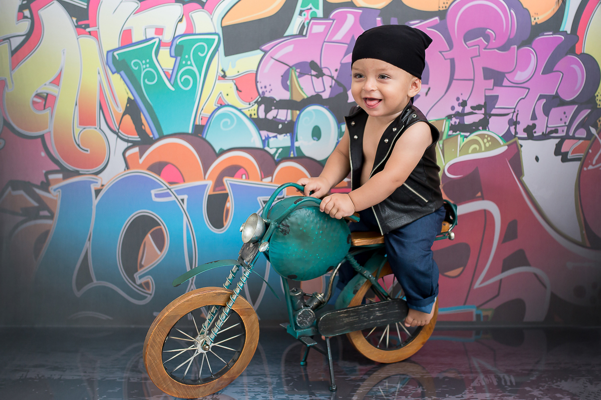 Sorridente e fotogênico o pequeno Eduardo e sua família comemoravam seus 11 meses com mais uma sessão de fotos! 