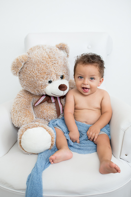 Sorridente e fotogênico o pequeno Eduardo e sua família comemoravam seus 11 meses com mais uma sessão de fotos! 