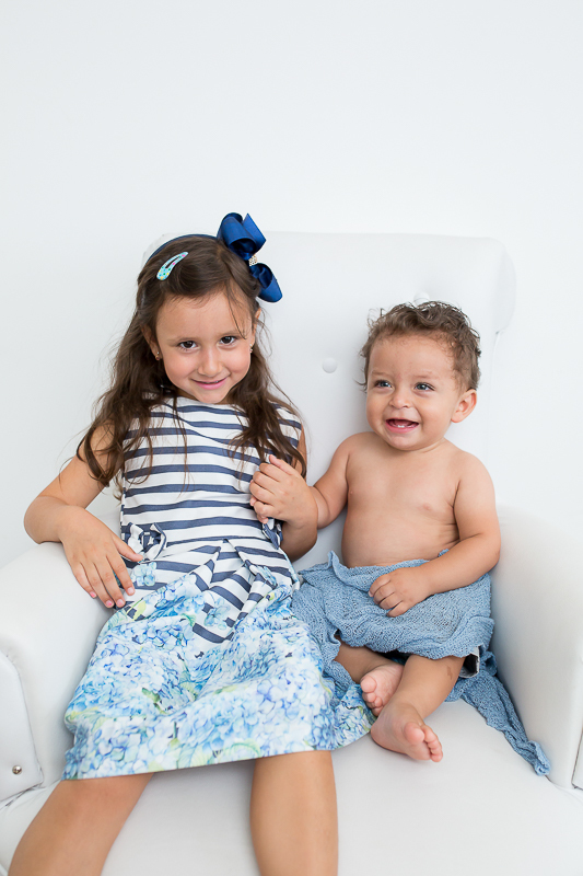 Sorridente e fotogênico o pequeno Eduardo e sua família comemoravam seus 11 meses com mais uma sessão de fotos! 